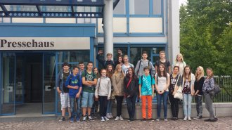 Klasse 8b besucht das MZ-Verlagshaus Klasse 8b besucht das MZ-Verlagshaus