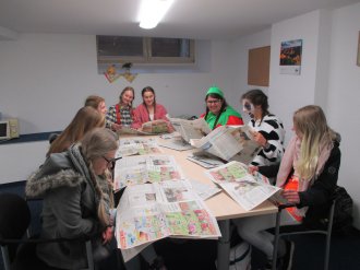 MZ-Redaktionsbesuch des Sozialkundekurses 12 MZ-Redaktionsbesuch des Sozialkundekurses 12