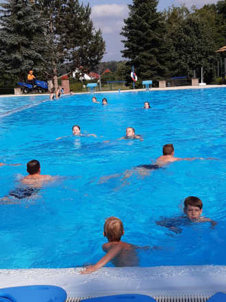 Sportunterricht im Freibad Sportunterricht im Freibad