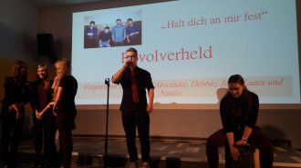 Musikprojekte der 10. Klassen erfolgreich präsentiert Musikprojekte der 10. Klassen erfolgreich präsentiert