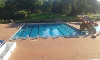 Schwimmen, Springen, Tauchen – Schwimmlager der 5. Klassen 2015 Schwimmlager der 5. Klassen 2015
