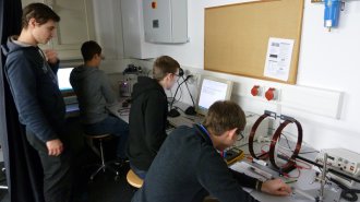 Besuch des Uni-Schülerlabors Besuch des Uni-Schülerlabors
