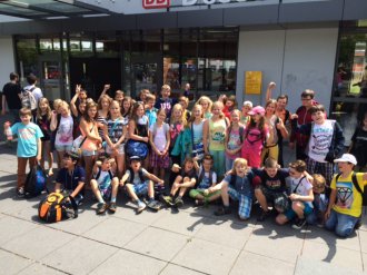 Tag der Verkehrserziehung als Bahnreise der 5c und 5d Tag der Verkehrserziehung als Bahnreise der 5c und 5d