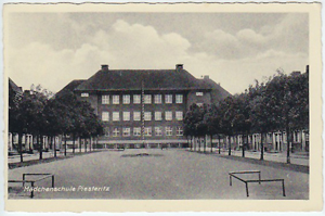 Mädchenschule von Westen